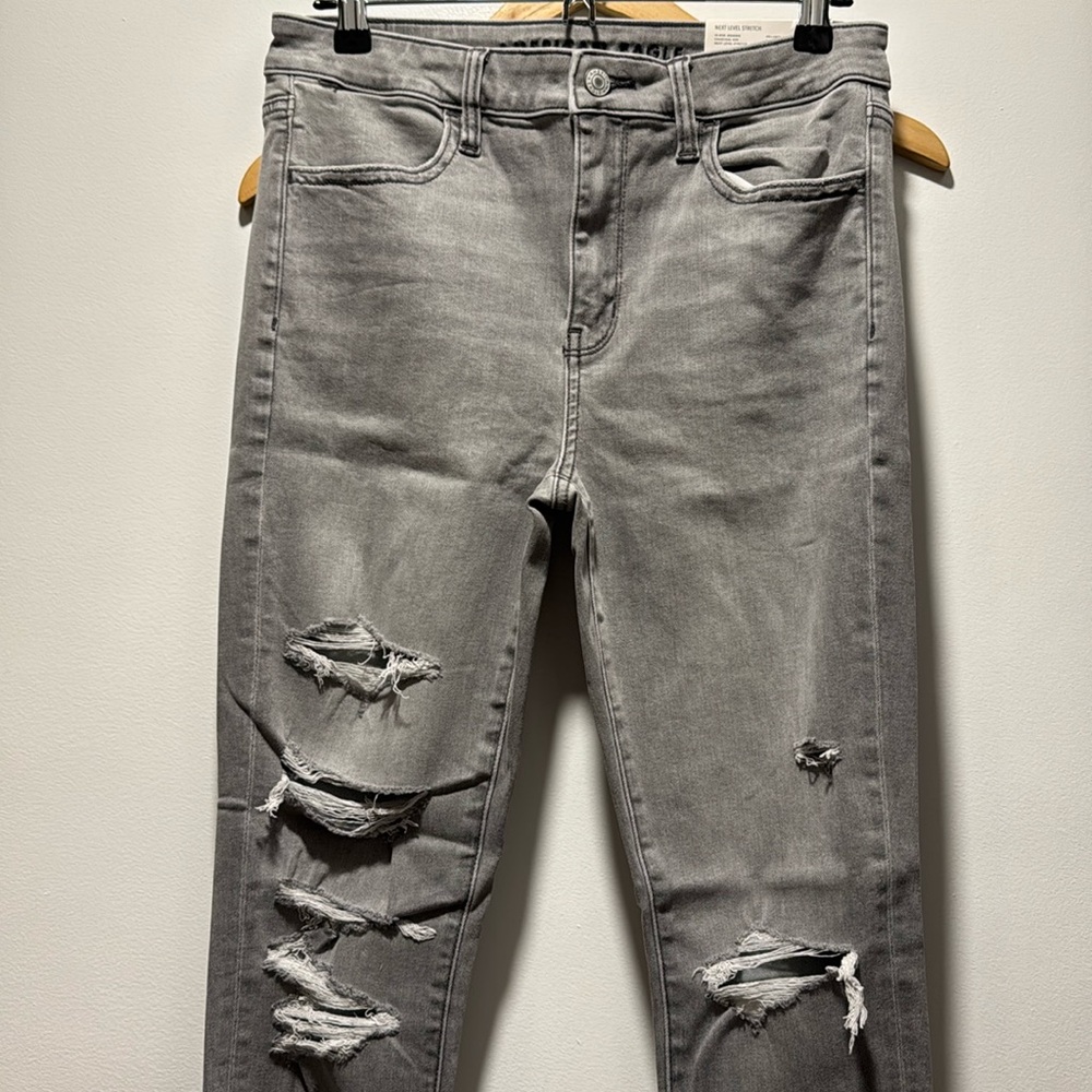 American Eagle High Rise Distressed Jegging